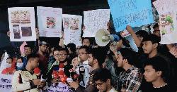 ঢাবিতে বিকৃত যৌনাচারের দায়ে আটক শিক্ষকের বিচার দাবী, চলছে অবস্থান কর্মসূচি 