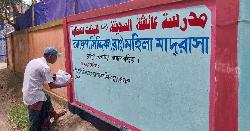 আখাউড়ায় হারিয়ে যাচ্ছে রং-তুলির পেশা  