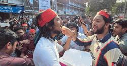 শেখ হাসিনার রায়ের পর টিএসসিতে মিষ্টি বিতরণ