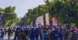 ধানমন্ডি ৩২-এ ছাত্র-জনতার সঙ্গে পুলিশের সংঘর্ষ