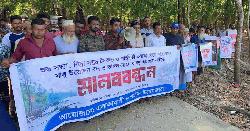 শুভসন্ধ্যা-নিদ্রা সমুদ্রসৈকত থেকে অবৈধভাবে বালু উত্তোলন বন্ধের দাবিতে মানববন্ধন