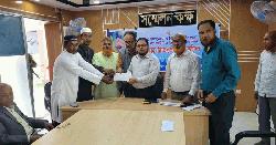 আটোয়ারীতে ‘২৪-এর রঙে’ গ্রাফিতি ও চিত্রাঙ্কন প্রতিযোগিতায় বিজয়ীদের পুরস্কার প্রদান