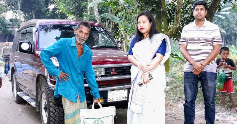 ধুনটে অসহায় পরিবারের পাশে ইউএনও প্রীতিলতা বর্মণ