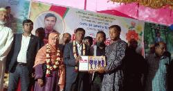 ৩৭ বছরের শিক্ষকতা শেষে প্রধান শিক্ষকের রাজকীয় বিদায়