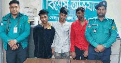 কিশোর গ্যাং নেতা ‘পিচ্চি আবির’সহ ৩ জন গ্রেপ্তার