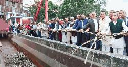 ২০২৫-২৬ মৌসুমে আখ মাড়াই করে চিনি উৎপাদন শুরু করলো নাটোর সুগার মিলস