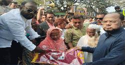 ভালুকায় মোর্শেদ আলমের উদ্যোগে অসহায়দের মাঝে শাড়ি-লুঙ্গি বিতরণ