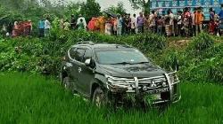 বৃদ্ধাকে বাঁচাতে গিয়ে দুর্ঘটনার কবলে প্রতিমন্ত্রী