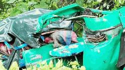 গাজীপুরে কভার্ড ভ্যান-সিএনজি সংঘর্ষে নিহত ৩, আহত ২