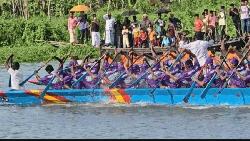 দুই বছর বিরতির পর তিতাসে নৌকা বাইচ, মাতল দর্শক